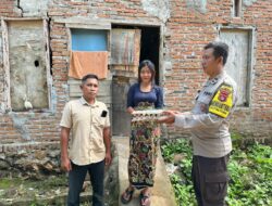 Polsek Sekotong Pererat Silaturahmi Lewat Bantuan Gizi untuk Warga
