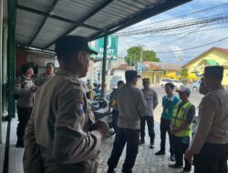 Bangun Rasa Aman, Polres Lombok Barat Gelar Patroli Humanis di Batulayar