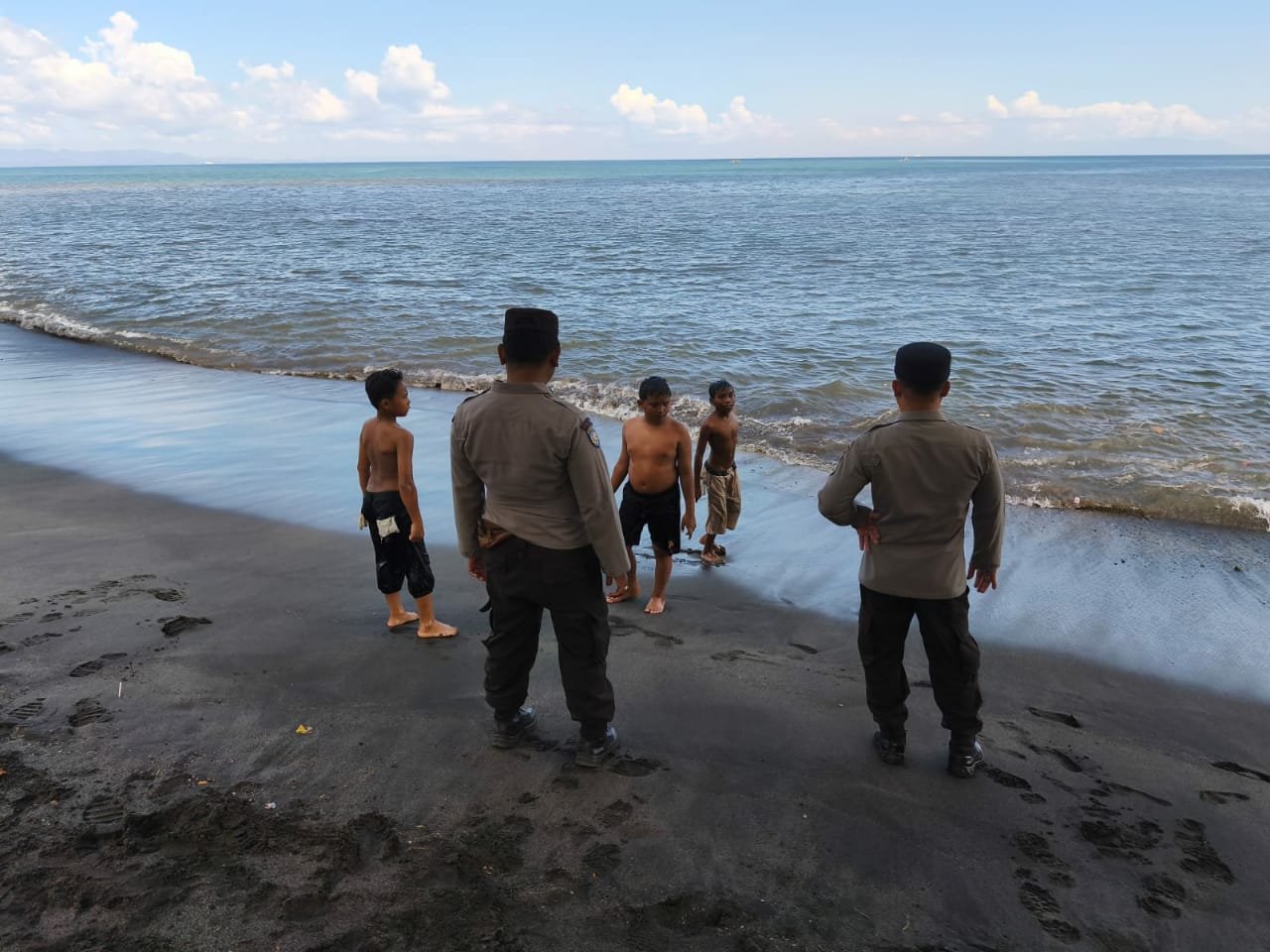 Patroli KRYD dan Cooling System Polsek Gerung Jaga Kondusivitas Wilayah di Lombok Barat