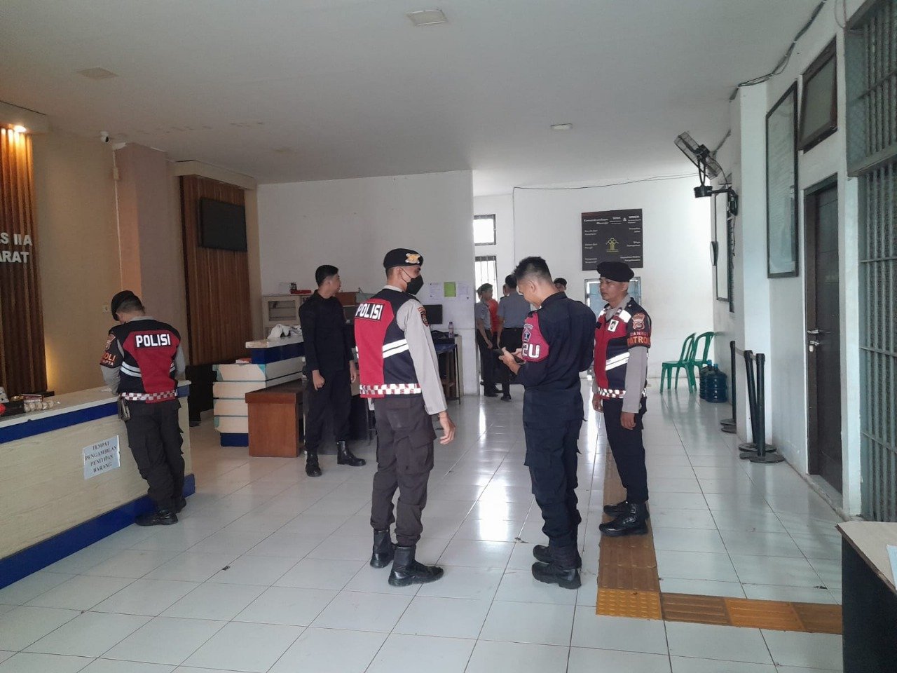 Polres Lombok Barat Tingkatkan Keamanan dengan Patroli Dialogis dan Sosialisasi KEMOS 110 di Lapas