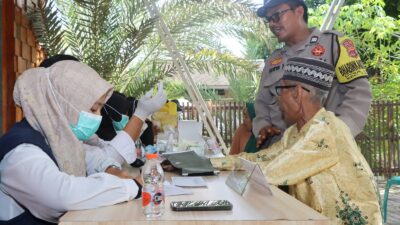 Sinergi Polri dan Warga Lombok Barat dalam Bhakti Kesehatan 2025