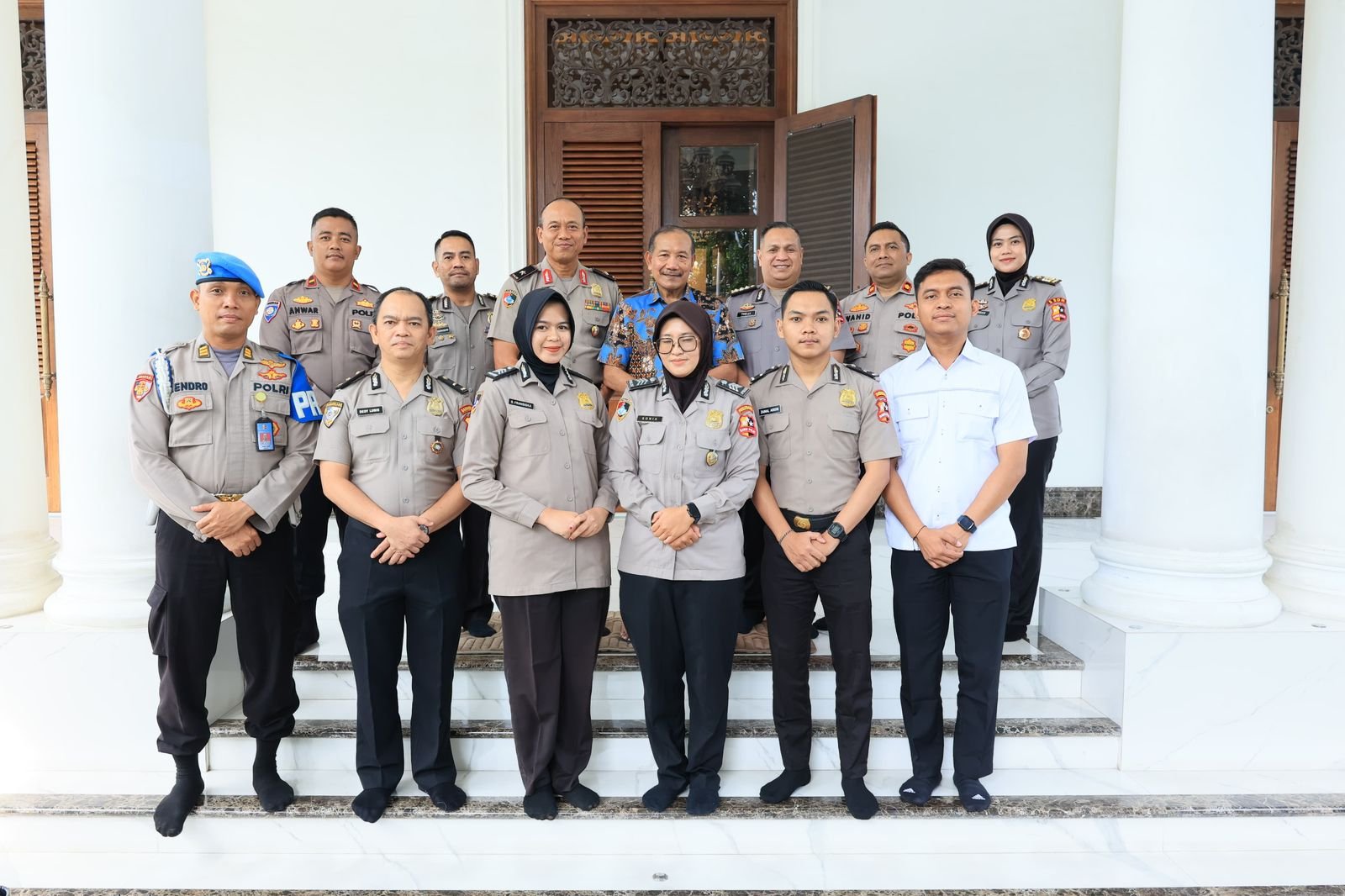 Dalam Rangka HUT Bhayangkara ke-79, Tim Mabes Polri Lakukan Anjangsana ke Mantan Kapolri Jenderal (Purn) Drs. Badrodin Haiti
