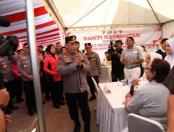 Kapolri Bagikan Sembako dan Alat Bantu Disabilitas di Puncak Bakti Kesehatan