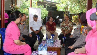 Hari Bhayangkara ke-79: Kapolres Lobar Jalin Kedekatan dengan Senior