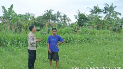 Bhabinkamtibmas Cendi Manik Dorong Ketahanan Pangan Lewat Kunjungan ke Petani