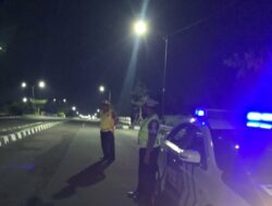 Polisi Gencarkan Edukasi Tertib Lalu Lintas di Lombok Barat saat Patroli Malam
