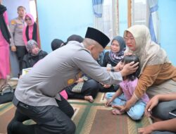 Kapolda Jawa Barat Melayat Ke Rumah Duka Aipda Anumerta Cecep