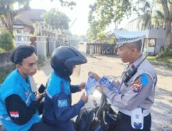 Polres Lombok Barat Edukasi & Tindak Pelanggar Lalu Lintas di Kecamatan Batulayar