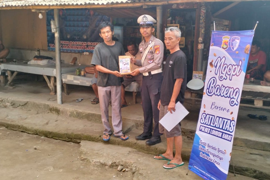 Satlantas Polres Lombok Barat Gelar Ngopi Bareng Sopir, Ajak Sopir Truk Wujudkan Kamseltibcar Lantas