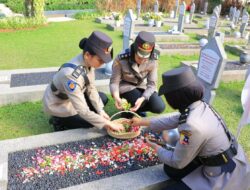 Polwan Mabes Polri Gelar Ziarah dan Tabur Bunga di TMP Kalibata Peringati Hari Jadi ke-77