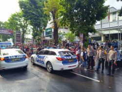 Operasi Mandalika Rinjani 2025, Polisi All Out Kawal Parade Rider di Taman Sangkareang