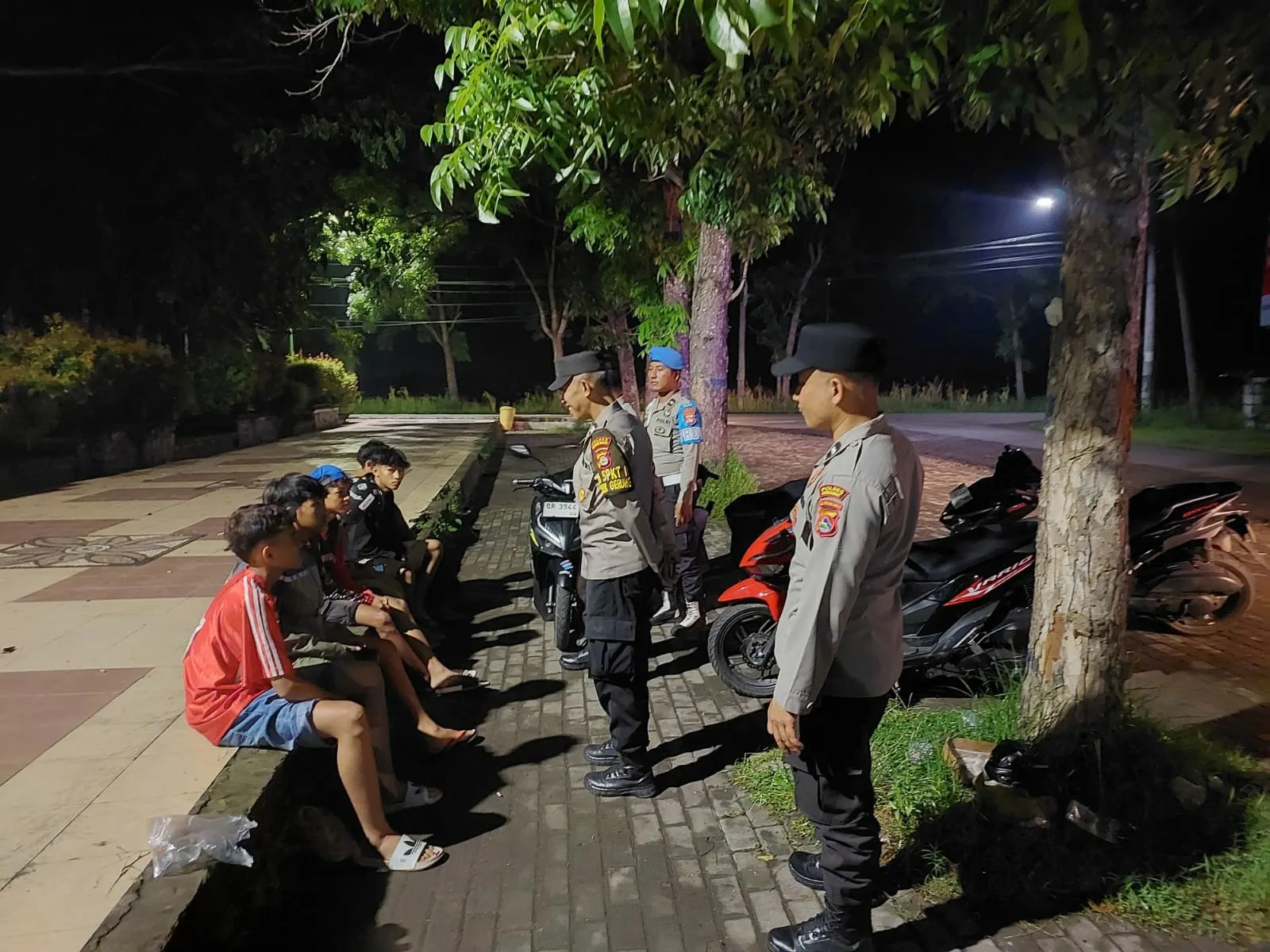 Polsek Gerung Jaga Malam, Wujudkan Rasa Aman Warga Lombok Barat