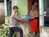 Ringankan Beban Sesama, Kapolres Bima Melalui Kapolsek Madapangga Salurkan Bantuan Sembako Bagi Warga Terdampak Banjir di Desa Monggo dan Desa Ncandi