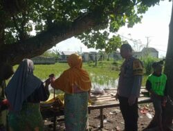 Bhabinkamtibmas Lombok Barat Ajarkan Warga Ubah Pekarangan Jadi Aset Pangan Produktif