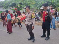 Demi Kelancaran Adat, Personel Polsek Sekotong Atur Arus Nyongkolan