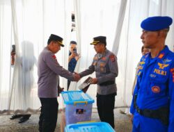 Wujud Empati, Kapolri Beri Bantuan kepada Anggota Polri Korban Bencana di Sumbar
